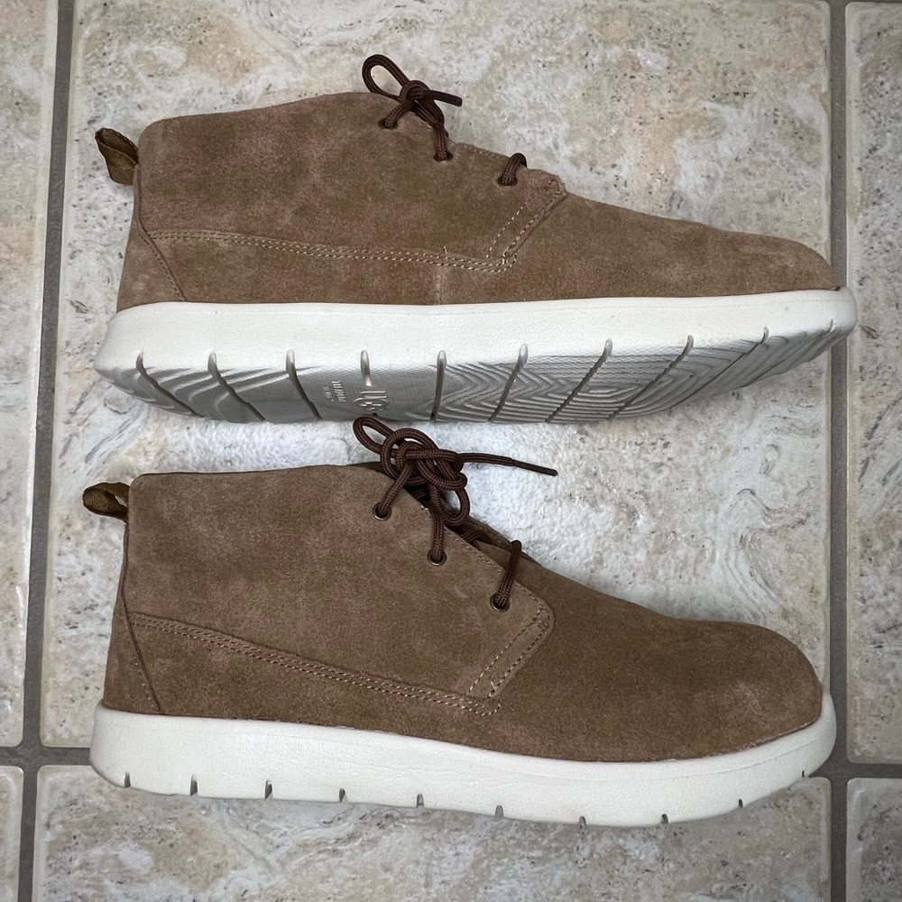 UGG Kids Canoe Waterproof Boots - Picture 4 of 10